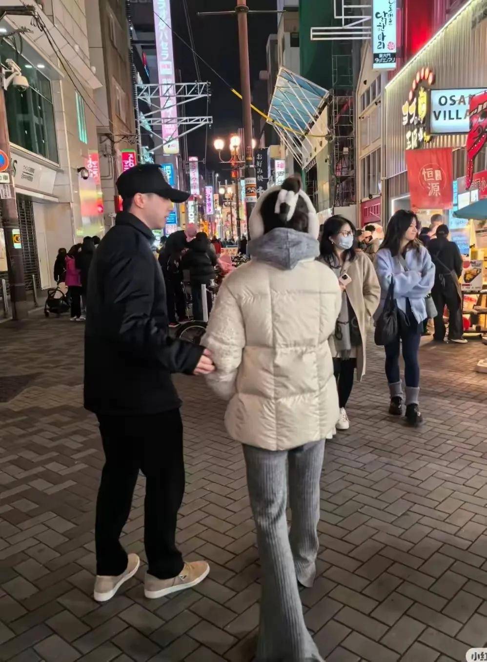 费德勒最后关头救险，马龙力保胜局拿下系列赛